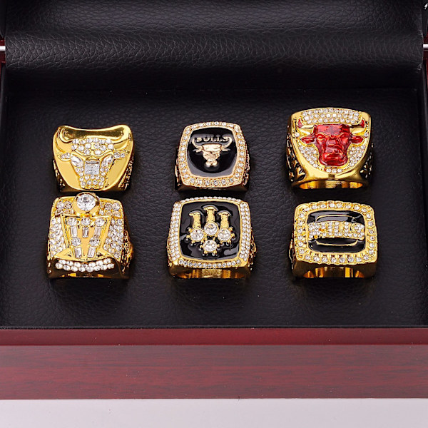 6 NBA Bulls -mestaruussormuksen kopion sarja näyttölaatikosta