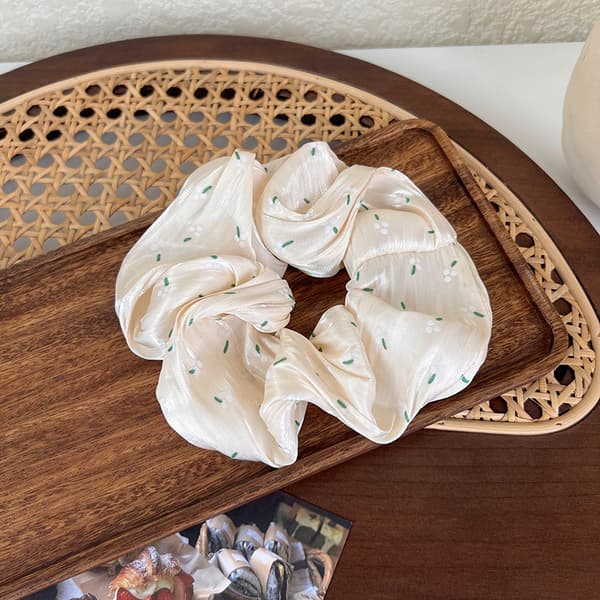Store, bløde silke-scrunchies, tykke elastiske, fluffy hårelastikker, jumbo 3-pak