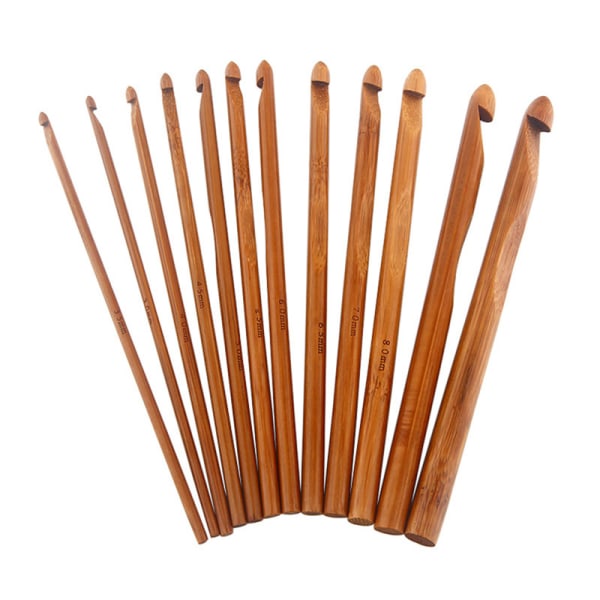 Heklenåler er laget av flerfarget bambus av høyeste kvalitet