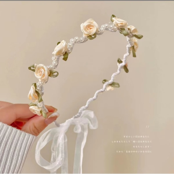 Midsommerkrans med perler og blomster diadem silkebånd Hvid