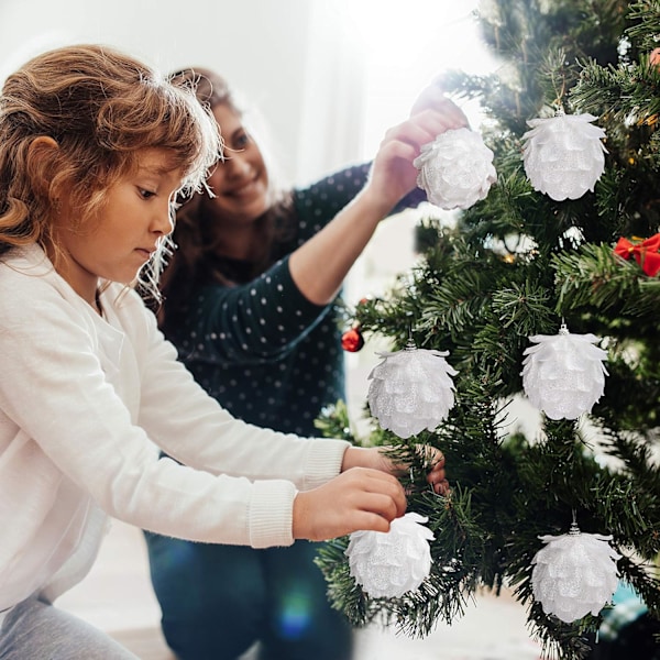 Pinecone Julekuler (4-pakning) - Store Hvite Glitrende Pinecone Julekuler med Snøre - Hvit Hengende Julepynt til Tre, Kranser,