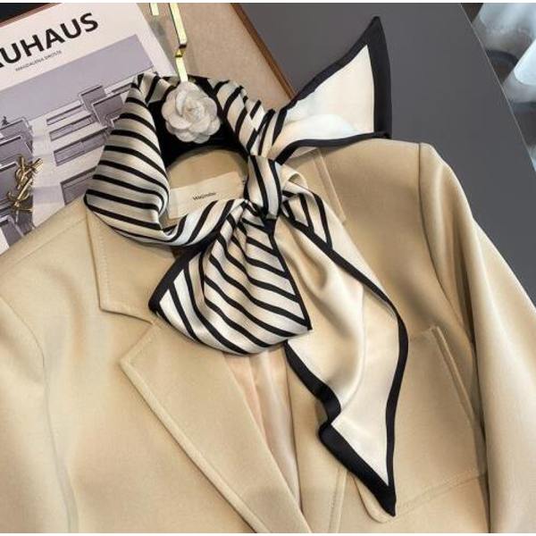 Imitert silke Stripe Pattern stort firkantet skjerf perforert silkeskjerf