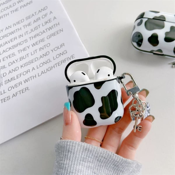 Kompatibel med AirPods-etui med søde ko-sort-hvid nøglering-design