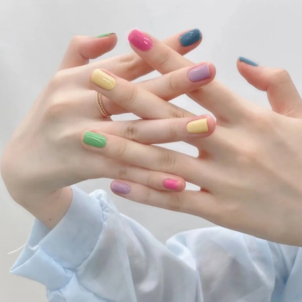 1 set färgade falska naglar Enfärgade Macaron-naglar Bärbara pressnaglar