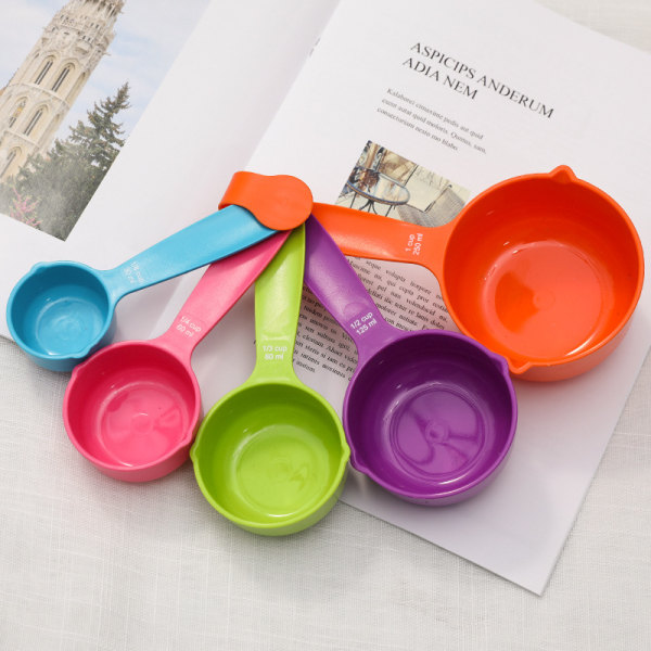 1 set med 5 professionella plastmätskedar med kaffesked, färger kan variera