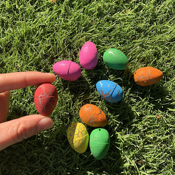 10 st/set Magiska kläckande växande dinosaurieägg Lägg till vatten Växande ägg Djuruppfödning
