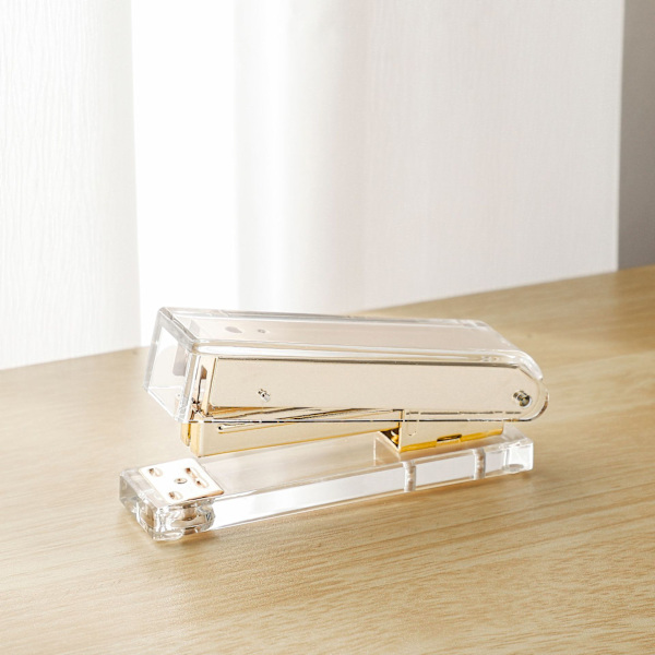 Läpinäkyvä niittisarja kultaisella metallilla 13*3.5*6.5cm