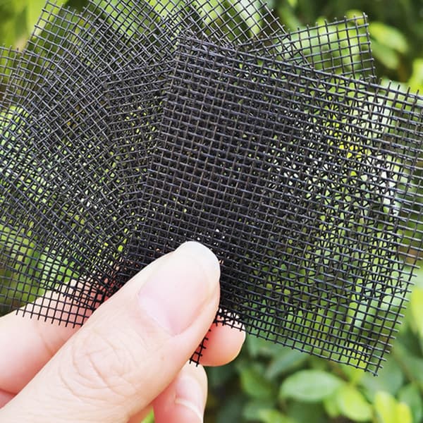 （10 x 10 cm）Sæt med 100 afløbsgitre i plast, sort - firkantet afløbsgitter