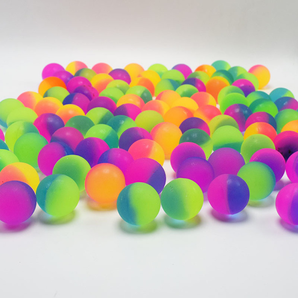 100 studsbollar (slumpmässiga färger), gummiballar för barn