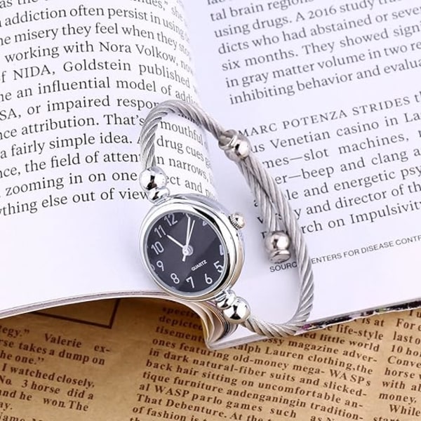 Kvinnlig analog rund kvartslegering Armband Öppen Armband Watch Armbandsur
