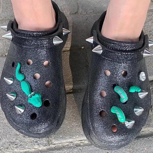 2 Set (Orm, Alligator) Skoprydnader för Crocs Clog Sko Dekoration