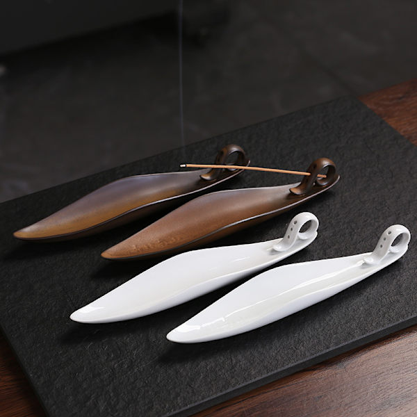 Pilformade keramiska rökelsestickor i pilbladsform