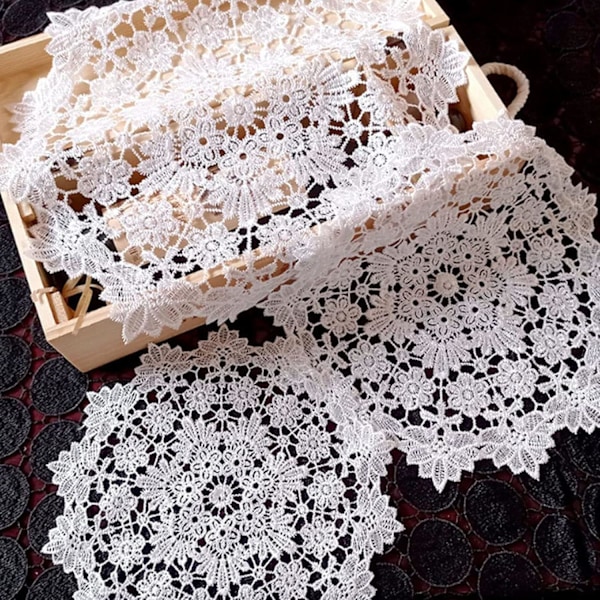 Rund spetsbordstablett, Rund spetsbroderad bordstablett, Julunderlägg, Vit handbroderad bomullsblommig bordstablett, Lämplig för koppar, vaser, te