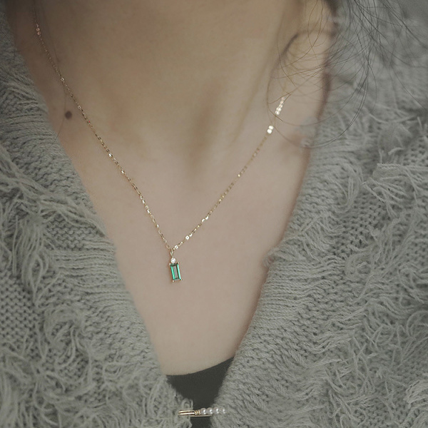 Baguette CZ Pendant Halskæde | Belagt Sterlingsølv | Smaragd B
