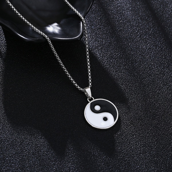 Kaulakoru Yin Yang -riipuksella Musta/valkoinen