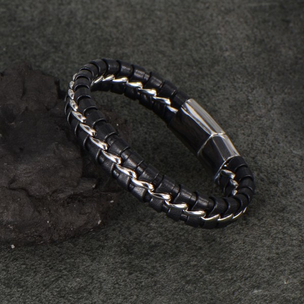 Barn armband i äkta läder för pojkar. Kedja i titansilver med