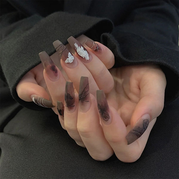 24 stk. Tryk på negle Lange kiste falske negle Sorte falske negle med hvide sommerfugle Matte designs Akryl negle Brun gradient