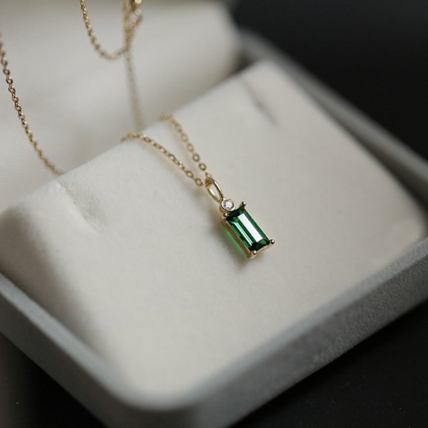 Baguette CZ Pendant Halskæde | Belagt Sterlingsølv | Smaragd B