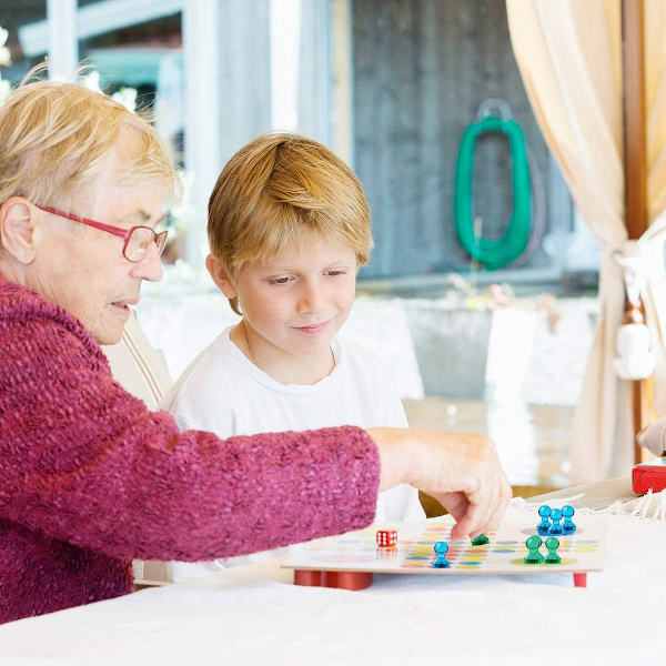 64 kpl värikkäitä jääkaappimagneetteja, painonappimagneetteja, taulumagneetteja, monivärisiä