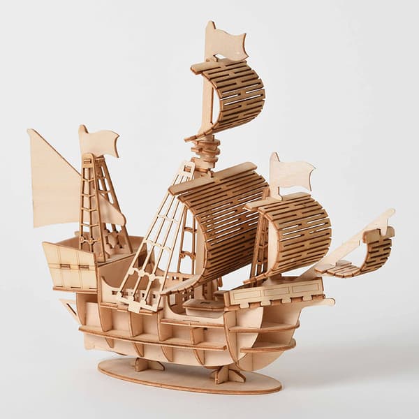 3D-träpussel, piratskepp och rumsmodellset för vuxna