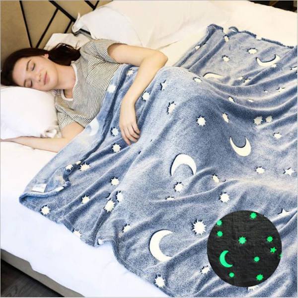 1 stk. Glow in the Dark tæppe, super blødt, smukt og stilfuldt, varmt og hyggeligt