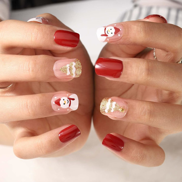Korta fyrkantiga tryck på nagelglans snöflinga röda falska naglar glitter älg falska naglar akryl full cover naglar jul nageltillbehör för kvinnor och flickor 24 st (julgran)