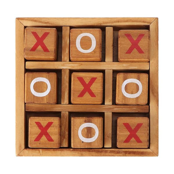 Tic Tac Toe spil i træ til børn og forældre at spille sammen