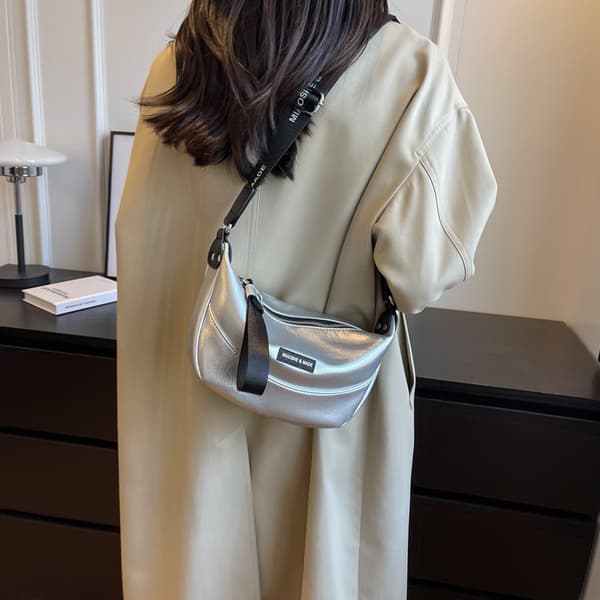 Årets populära nischväskor 2024 nya damväskor fashionabla superheta crossbody-väskor mångsidiga dumplingväskor