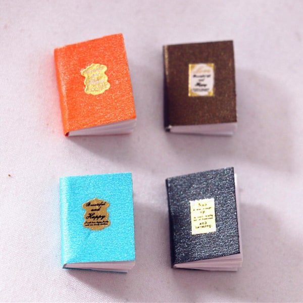 2x4 KPL Miniatyyrikirjasetti 1:12 Mittakaavan Nukkekodin Rekvisiitta B (C)