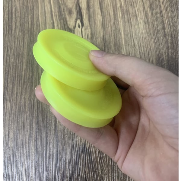 Uppgraderad version av sportflygande diskar i silikon, Mini Zip Chip Pocket Spin Catching Game, kreativ handdriven för vuxna och barn (gul)