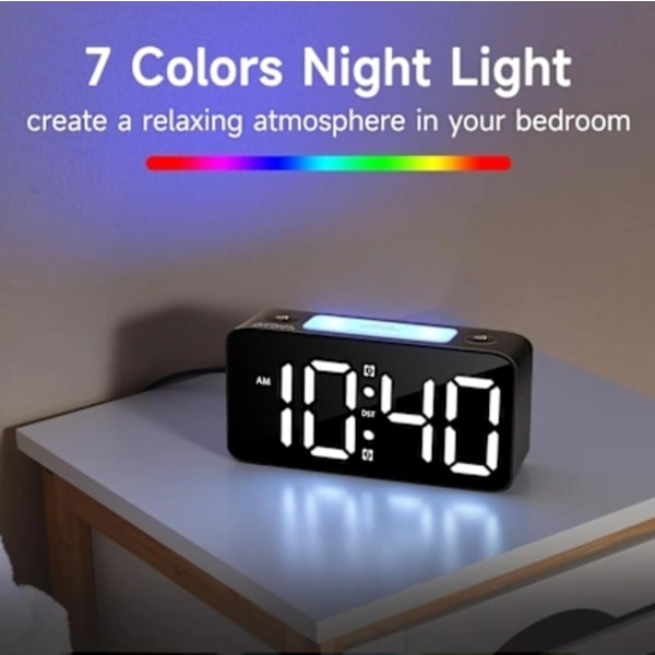 Väckarklocka Extra Hög Väckarklocka, Digital Klocka med 7 Färger Nattljus, Justerbar Volym, Dimmer, USB-laddare, Liten Sovrumsklocka Svart