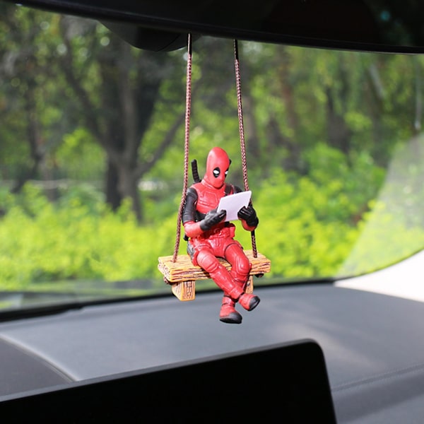 Deadpool Dukkepynt Charmerende Chic Svingdesign Tegneserie Dekorer Pvc Deadpool Bilhængende Pynt Til Bil
