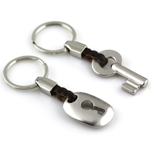 Nyckelring i silver med nyckelring och presentförpackning
