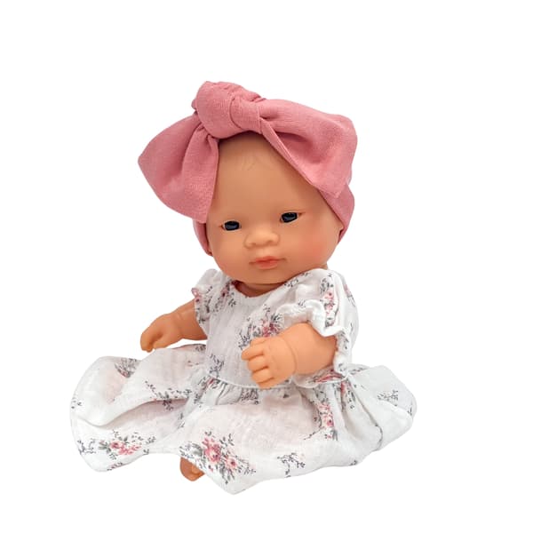 Lalka Azjatka 21 cm + komplet ubranek Przytullale