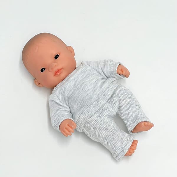 Szary dres dla lalki Miniland 21cm