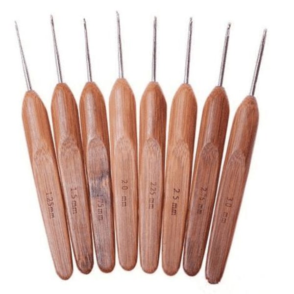 N007 - Set med 8 st. virknålar i finaste bambu multifärg one size