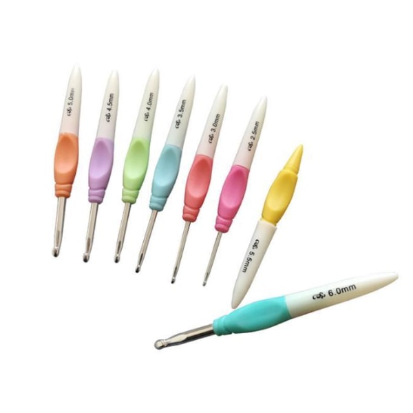 N131 - Set med 8 st. ergonomiska virknålar multifärg one size