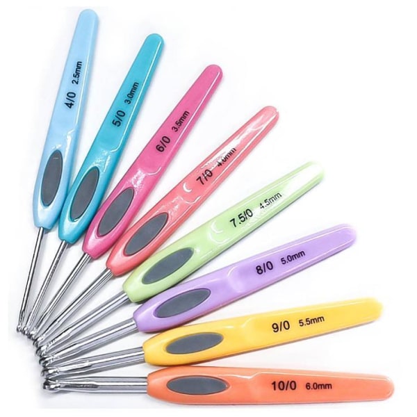 N023 - Set med 8 st. ergonomiska virknålar multifärg one size