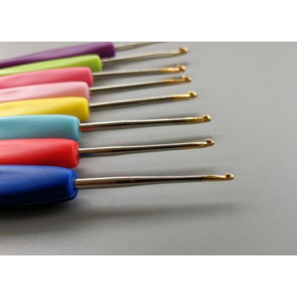 N032 - Set med 16 st. ergonomiska virknålar med fodral multifärg one size