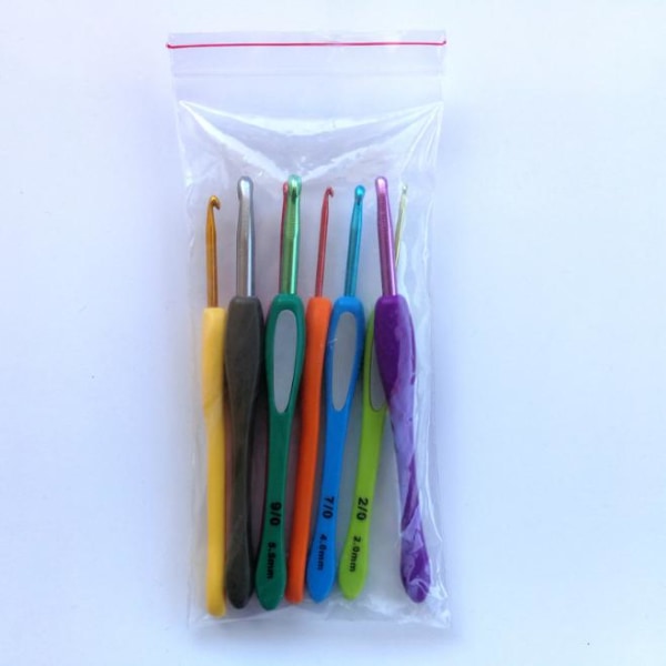 N144 - Set med 10 st. ergonomiska virknålar multifärg one size
