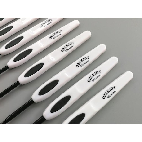 N140 - Set med 8 st. snygga ergonomiska virknålar Svart / Vit Svart one size