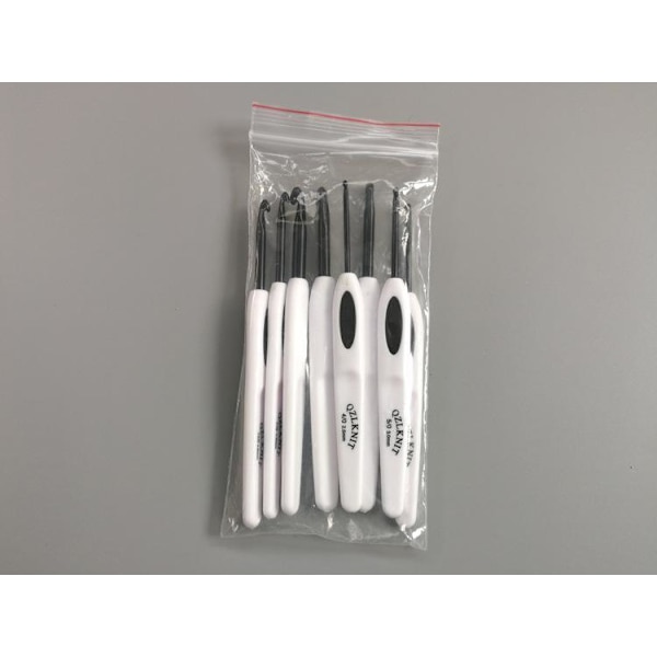 N140 - Set med 8 st. snygga ergonomiska virknålar Svart / Vit Svart one size