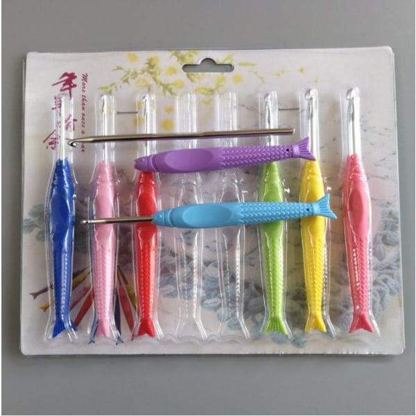 N132 - Set med 8 st. ergonomiska virknålar multifärg one size