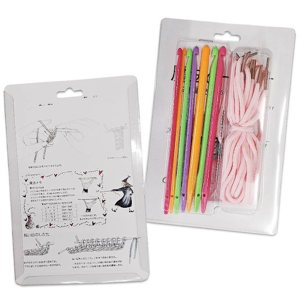 N106 - Set med 7 st. virknålar i plast med garn multifärg one size