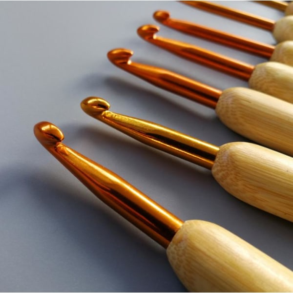 N009 - Set med 8 st. virknålar i finaste bambu multifärg one size