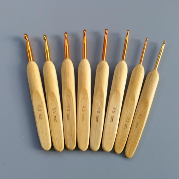 N009 - Set med 8 st. virknålar i finaste bambu multifärg one size