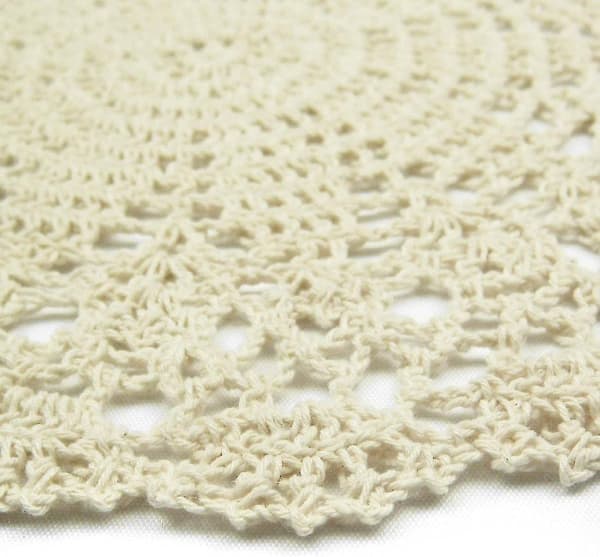Heklede bordbrikker i bomullsblonder, 4 stk, beige, 25 cm