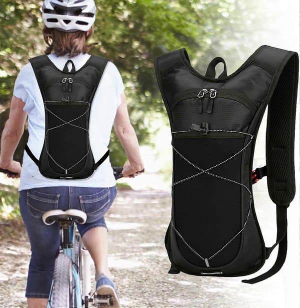Væskebeholder til løb, justerbare stropper, letvægtsnylon, reflekterende elementer, ergonomiske skulderstropper, sort