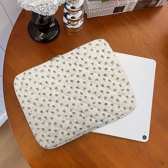 Cute Floral 14-inch Laptop Bag - The Perfect Protective Case for Laptops and Tablets.