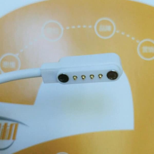 Universell smartklokkelader Smartwatch USB-strømladerkabel 4-pinners magnetisk